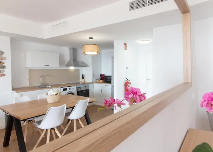 Global Properties, Apartamento De 2 Habitaciones Con Terraza Y Vistas Al Mar